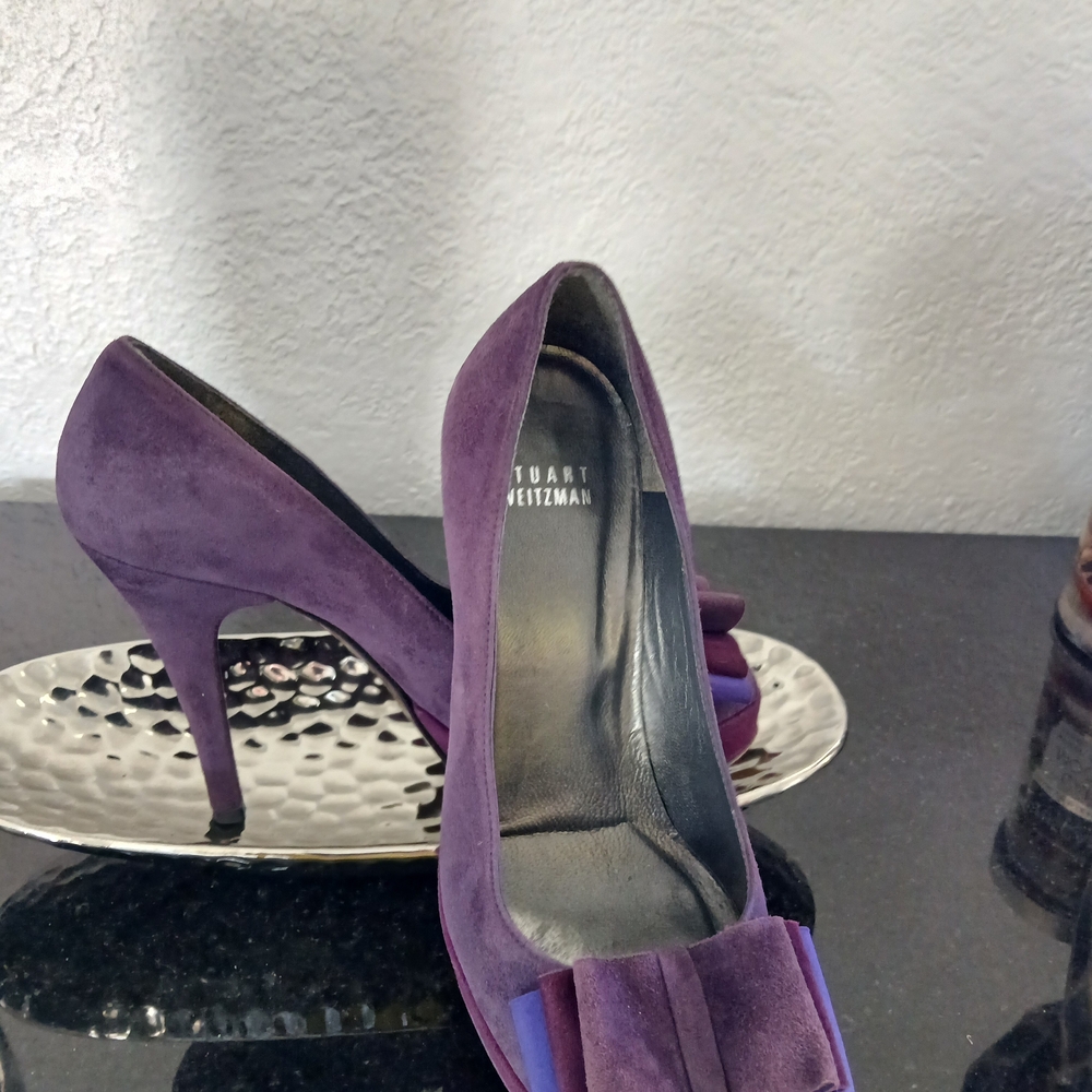 Stunning Purple Suede Bow Heels by Stuart Weitzman – Elegant Statement Pumps - Picture 5 of 16